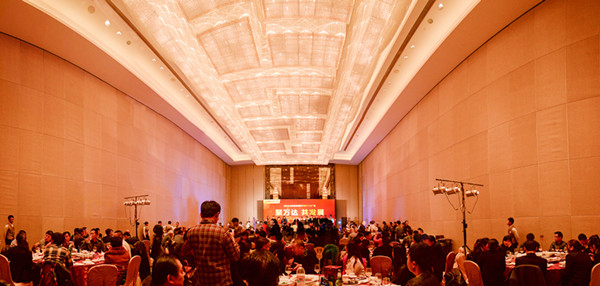 花徑不曾緣客掃，蓬門(mén)今始為君開(kāi)——威龍電子商務(wù)科技有限公司2014年末專(zhuān)場(chǎng)答謝晚宴